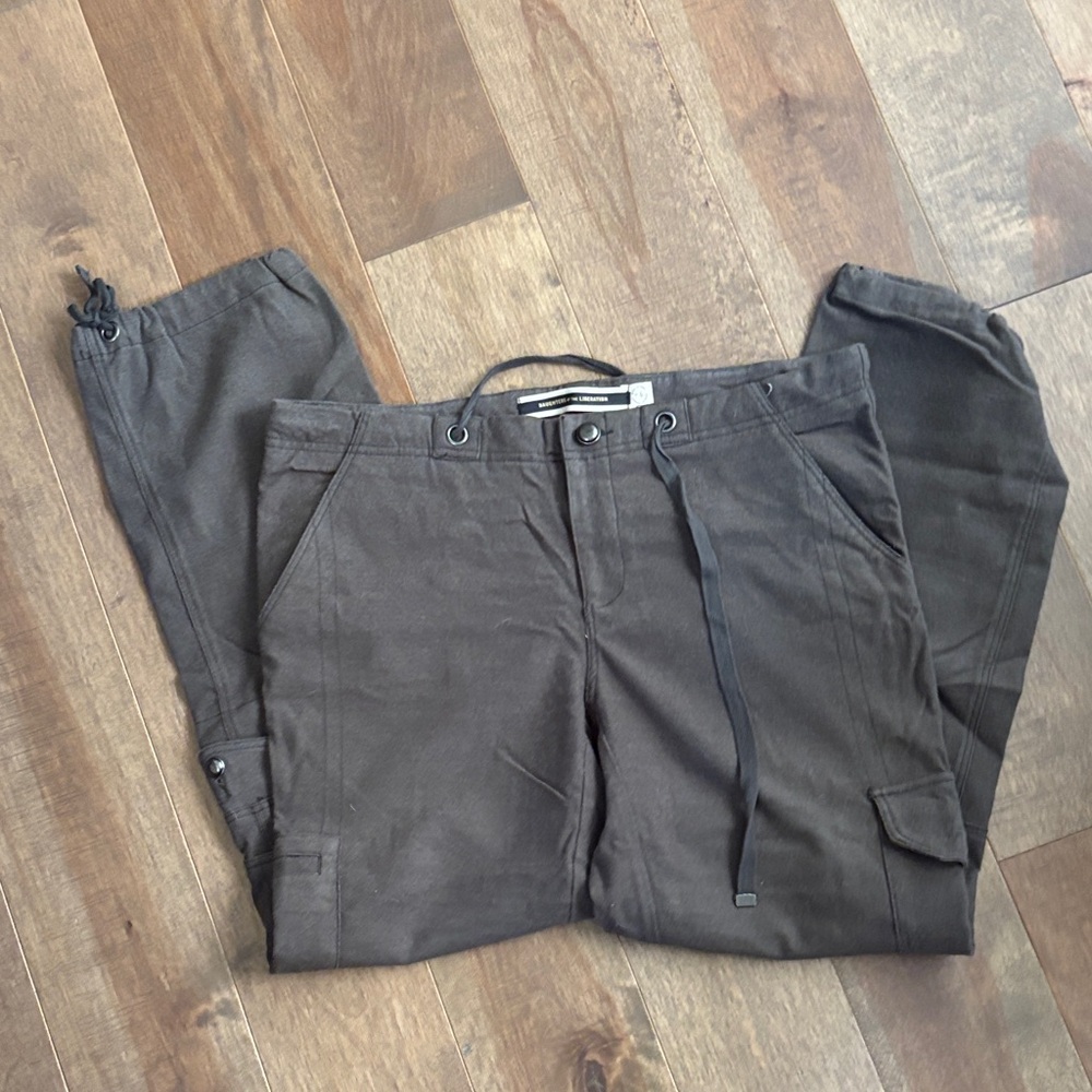 Women's Stylish Cargo Pants in Brown